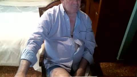 Snapshot of oscarw chatting on 11/23/25, 11:21 Oscar online show from 11/23/25, 11:21