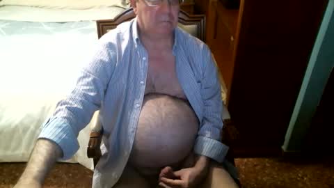 Snapshot of oscarw chatting on 12/17/25, 04:35 Oscar online show from 12/17/25, 04:35