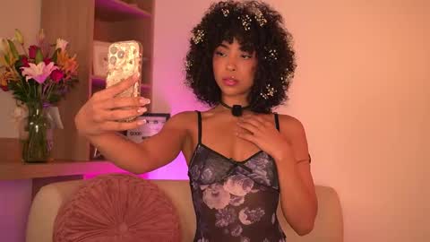 Snapshot of oshun_25 chatting on 02/17/26, 09:39 Oshun online show from 02/17/26, 09:39