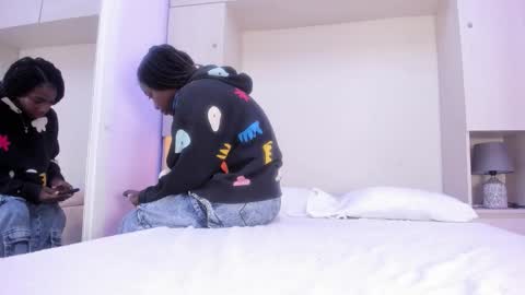 Snapshot of oshun_444 chatting on 03/12/26, 12:11 oshun_444 online show from 03/12/26, 12:11