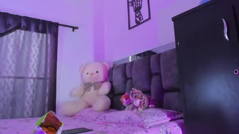 Snapshot of osiris_doll chatting on 04/14/26, 06:03 vella online show from 04/14/26, 06:03