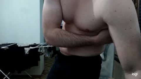 Snapshot of oskars99411900 chatting on 12/18/25, 01:17 oskars99411900 online show from 12/18/25, 01:17