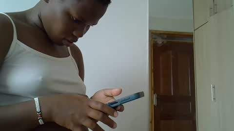 osoprettyebony online show from 09/23/25, 12:19