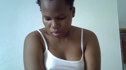 osoprettyebony online show from 10/08/25, 11:41