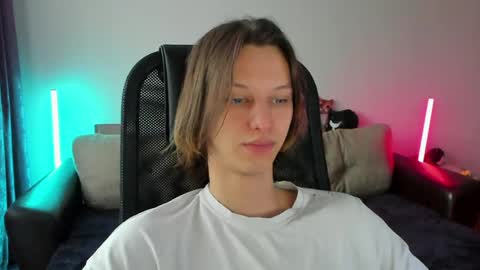 Snapshot of ostin_meoww chatting on 04/13/26, 12:32 Ostin online show from 04/13/26, 12:32