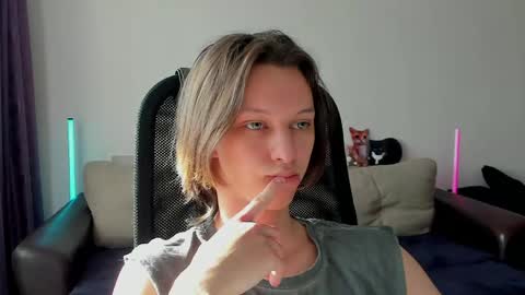 Snapshot of ostin_meoww chatting on 04/24/26, 10:39 Ostin online show from 04/24/26, 10:39