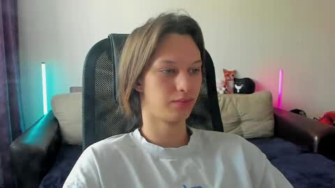 Snapshot of ostin_meoww chatting on 05/04/26, 05:03 Ostin online show from 05/04/26, 05:03
