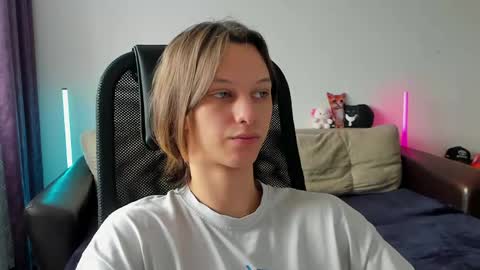 Snapshot of ostin_meoww chatting on 05/07/26, 05:24 Ostin online show from 05/07/26, 05:24