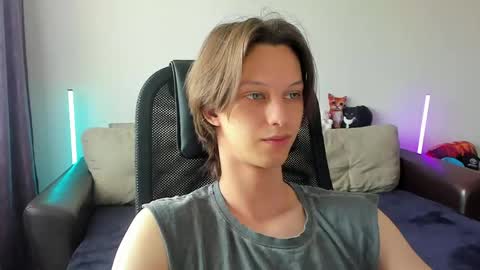 Snapshot of ostin_meoww chatting on 05/28/26, 08:22 Ostin online show from 05/28/26, 08:22