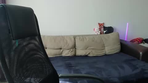 Snapshot of ostin_meoww chatting on 06/12/26, 10:47 Ostin online show from 06/12/26, 10:47