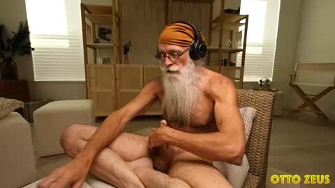 Snapshot of ottozeus chatting on 05/18/26, 01:13 Otto Zeus online show from 05/18/26, 01:13