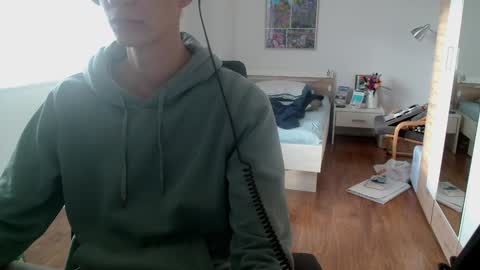 OverkneeBabe online show from 12/06/24, 09:10