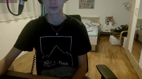 OverkneeBabe online show from 02/04/25, 07:33