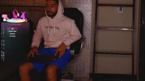 Snapshot of owen_scottx chatting on 11/16/25, 05:35 Owen Scott online show from 11/16/25, 05:35