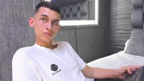 owen_stone1 online show from 02/21/25, 04:29