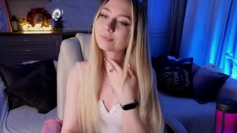 Snapshot of owlluree chatting on 04/17/26, 10:57 Gretta online show from 04/17/26, 10:57