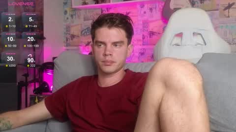 Snapshot of oxmikexo chatting on 10/31/25, 12:06 Mike online show from 10/31/25, 12:06