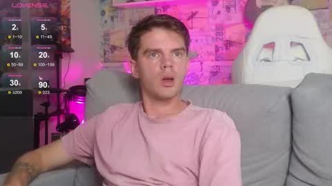 Snapshot of oxmikexo chatting on 11/02/25, 10:06 Mike online show from 11/02/25, 10:06