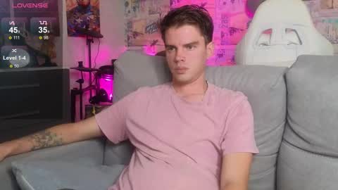 Snapshot of oxmikexo chatting on 11/03/25, 12:06 Mike online show from 11/03/25, 12:06