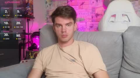 Snapshot of oxmikexo chatting on 11/04/25, 04:17 Mike online show from 11/04/25, 04:17