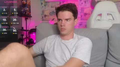 Snapshot of oxmikexo chatting on 11/05/25, 12:05 Mike online show from 11/05/25, 12:05