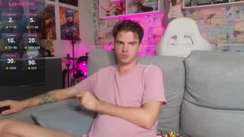 Snapshot of oxmikexo chatting on 11/12/25, 12:27 Mike online show from 11/12/25, 12:27