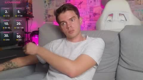 Snapshot of oxmikexo chatting on 11/14/25, 02:27 Mike online show from 11/14/25, 02:27