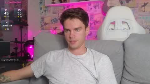 Snapshot of oxmikexo chatting on 11/15/25, 12:23 Mike online show from 11/15/25, 12:23