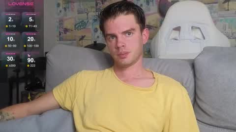 Snapshot of oxmikexo chatting on 11/16/25, 12:22 Mike online show from 11/16/25, 12:22