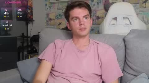 Snapshot of oxmikexo chatting on 11/22/25, 11:42 Mike online show from 11/22/25, 11:42