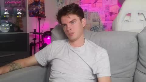 Snapshot of oxmikexo chatting on 11/29/25, 01:14 Mike online show from 11/29/25, 01:14