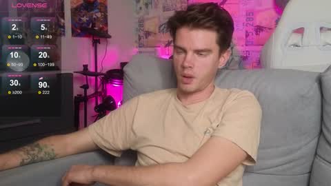 Snapshot of oxmikexo chatting on 12/02/25, 03:07 Mike online show from 12/02/25, 03:07