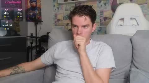 Snapshot of oxmikexo chatting on 12/03/25, 12:25 Mike online show from 12/03/25, 12:25