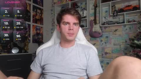 Snapshot of oxmikexo chatting on 12/17/25, 12:22 Mike online show from 12/17/25, 12:22