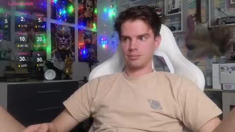 Snapshot of oxmikexo chatting on 12/18/25, 02:23 Mike online show from 12/18/25, 02:23