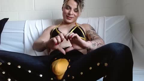 Snapshot of oxxy_jean chatting on 12/16/24, 09:31 Jeannifer online show from 12/16/24, 09:31