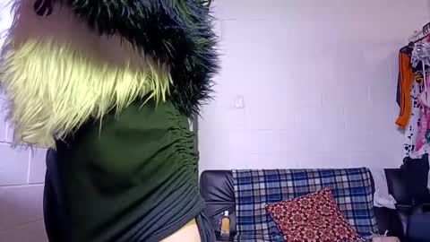 Snapshot of oxxy_jean chatting on 10/15/25, 01:17 Jeannifer online show from 10/15/25, 01:17