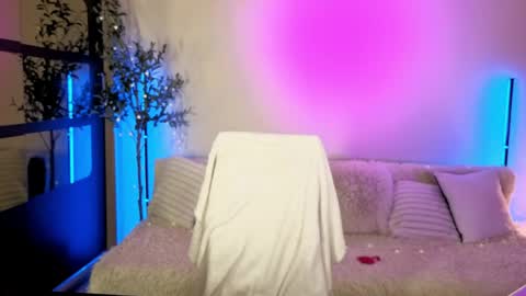 Snapshot of oxy_foxie chatting on 03/29/26, 05:35 Oxy Foxie online show from 03/29/26, 05:35