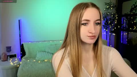 Snapshot of oxy_foxie chatting on 04/04/26, 03:20 Oxy Foxie online show from 04/04/26, 03:20