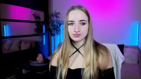 Snapshot of oxy_foxie chatting on 06/11/26, 02:00 Oxy Foxie online show from 06/11/26, 02:00
