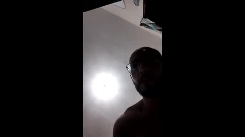 Snapshot of oz2293 chatting on 12/14/25, 12:38 oz2293 online show from 12/14/25, 12:38