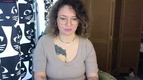 Snapshot of ozalin chatting on 05/25/26, 08:20 ozalin online show from 05/25/26, 08:20