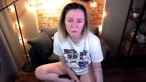 ozalin_green online show from 09/29/25, 10:03