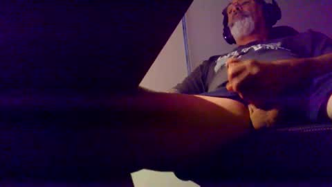 Snapshot of ozzyrickster chatting on 02/18/25, 09:32 Oi Oi Oi online show from 02/18/25, 09:32