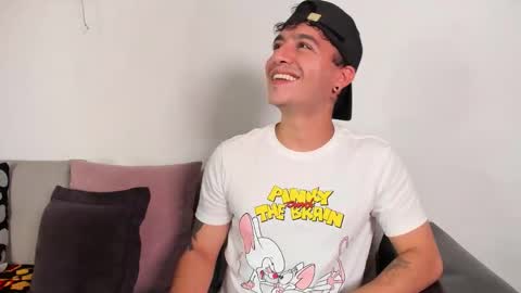 Snapshot of p_jhon chatting on 11/27/25, 02:57 P online show from 11/27/25, 02:57