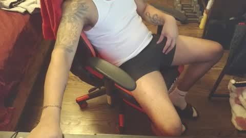 Snapshot of p_m_w_4l chatting on 12/15/25, 07:01 Jay M online show from 12/15/25, 07:01