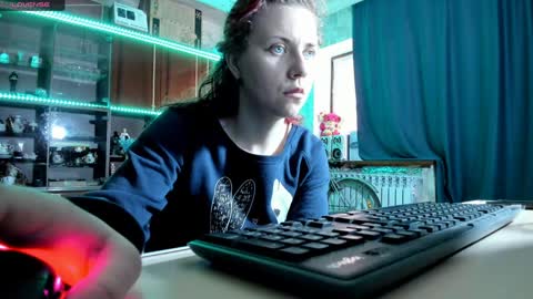 Ella online show from 12/17/24, 06:45