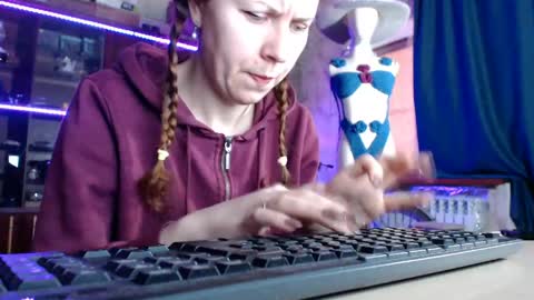 Ella online show from 04/26/26, 06:11