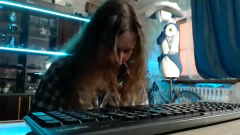 Ella online show from 04/30/26, 06:42