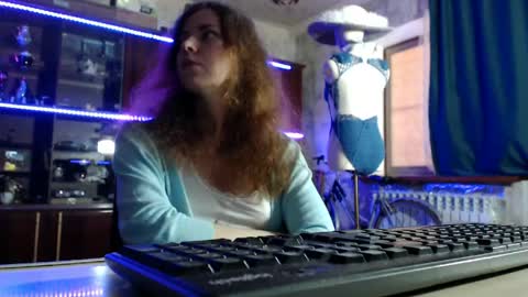 Ella online show from 05/01/26, 06:29